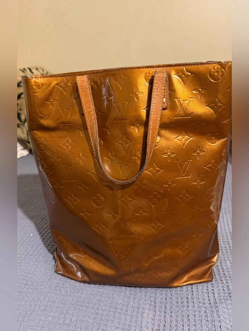 Louis Vuitton Monogram Vernis Reade MM - with original dust cover. Pre-loved.
